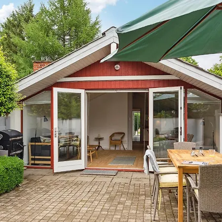 Cozy In With Outdoor Swimming Pool Fårvang