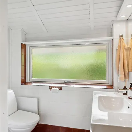Cozy In With Outdoor Swimming Pool Feriehus
